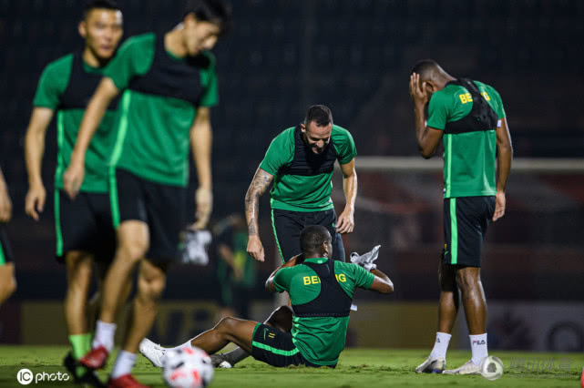 三亿体育手机版:小S欲再追生 谈大S:她生完宝宝开始大哭