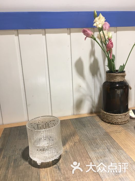 薛凯琪出席秋冬时装秀 粉色花瓣装娇艳无双(图)‘三亿体育’